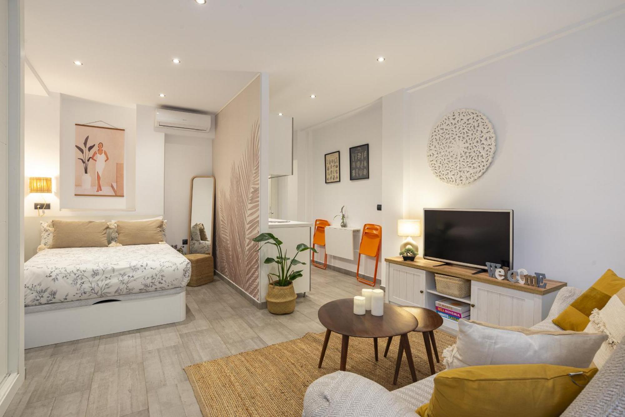 -malagasunapts- Quiet Courtyard Andes Perez Malaga